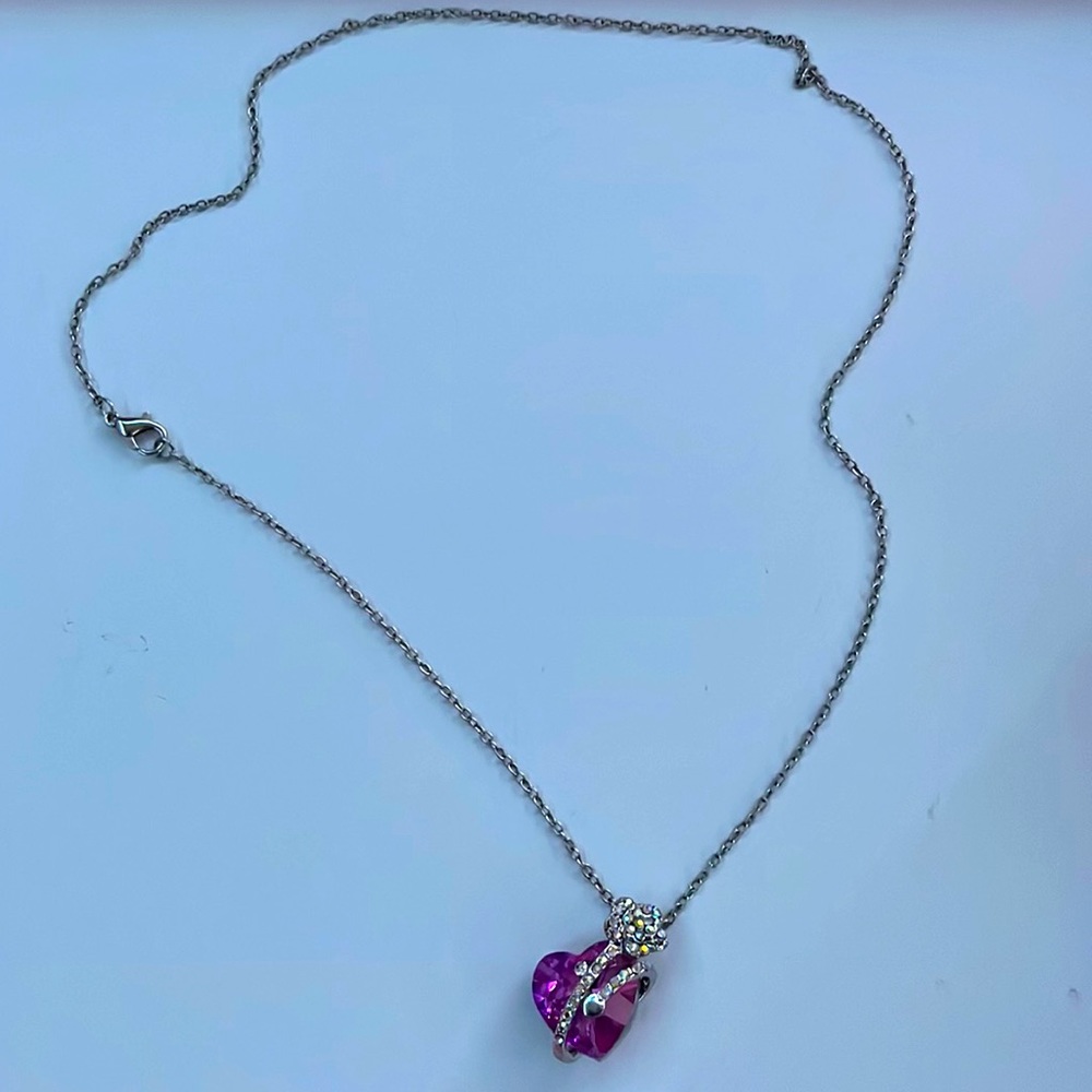 Heart pendant necklace